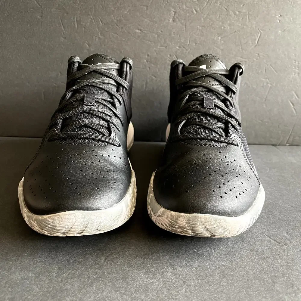 Under Armour black white